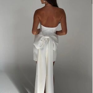 Meshki Elegant White Backless Dress with Statement Bow